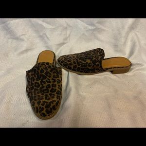 Size 9 leopard print slide on mules